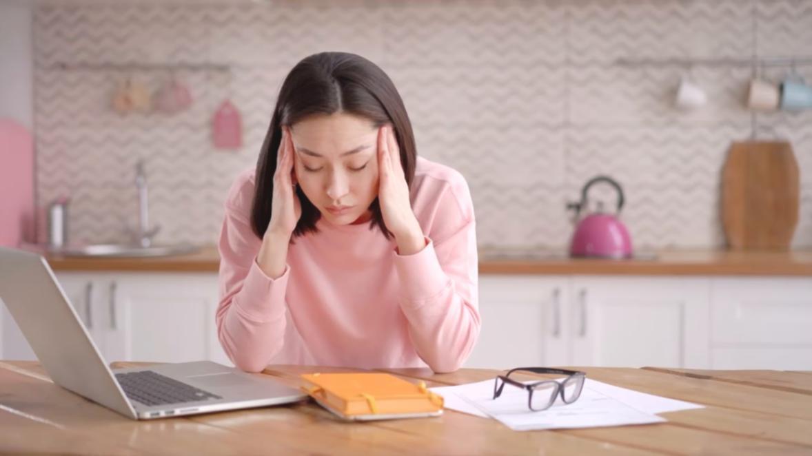 Espace de travail collaboratif avec équipement de création sonore pour jeux mobiles