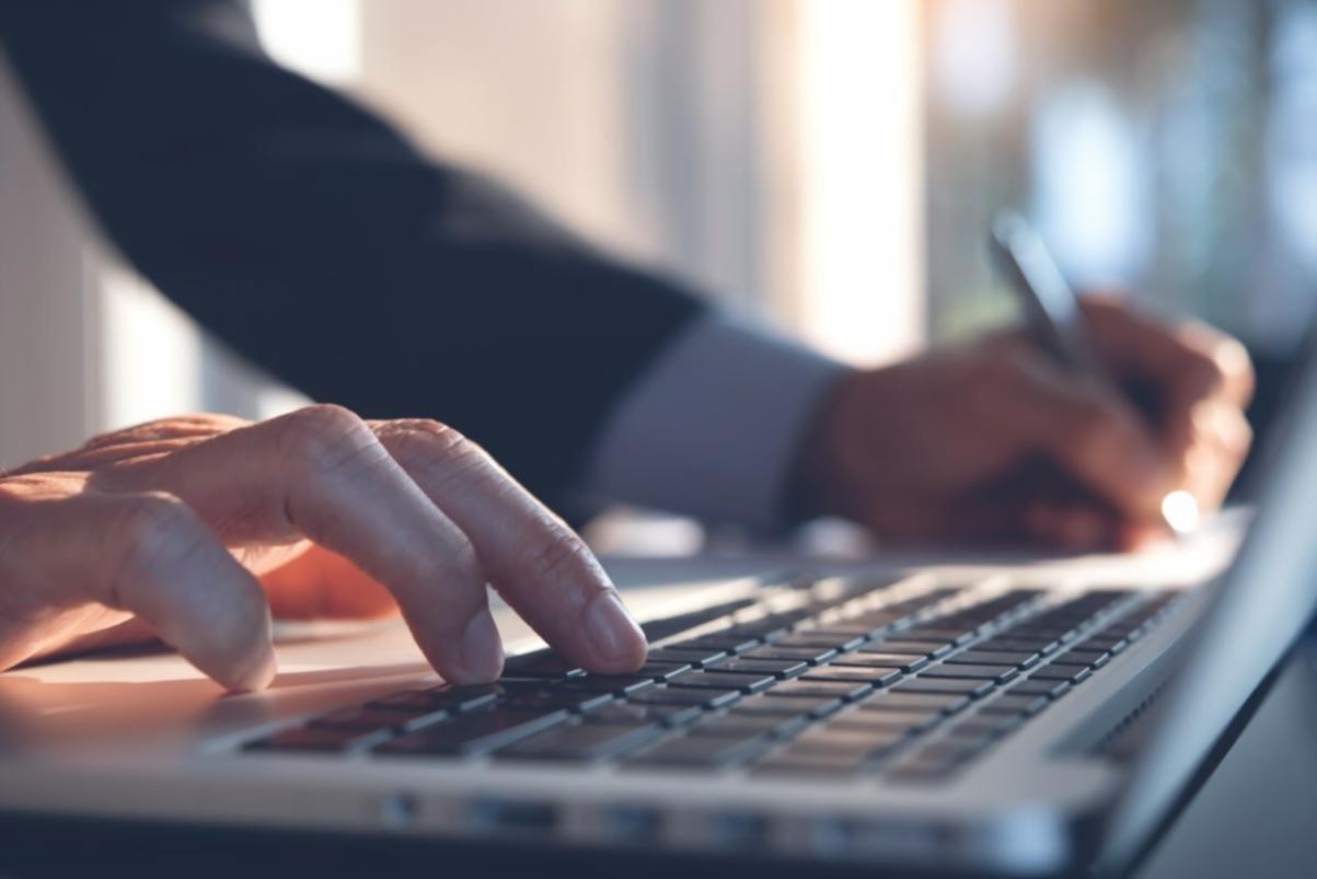 Studio de création sonore avec équipement professionnel